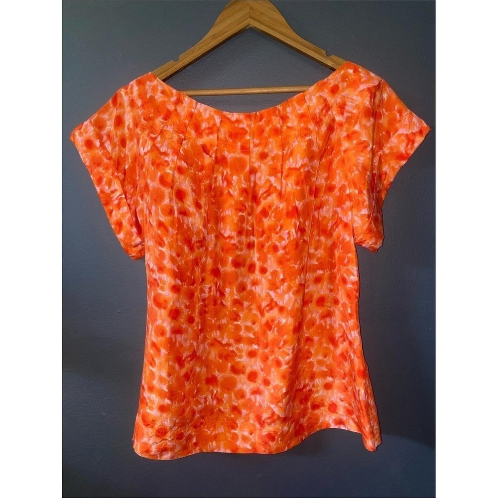 Banana Republic 100% Silk Short Sleeve Floral Blouse Top with Pleated Neckline - Picture 5 of 9